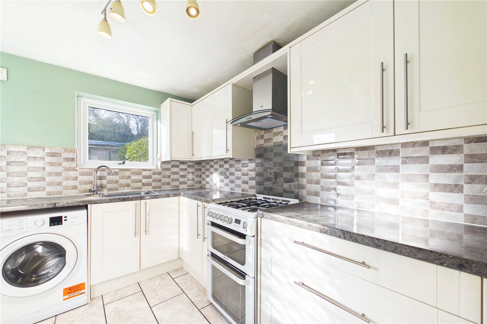 3 bedroom House to let in Tilehurst, Reading