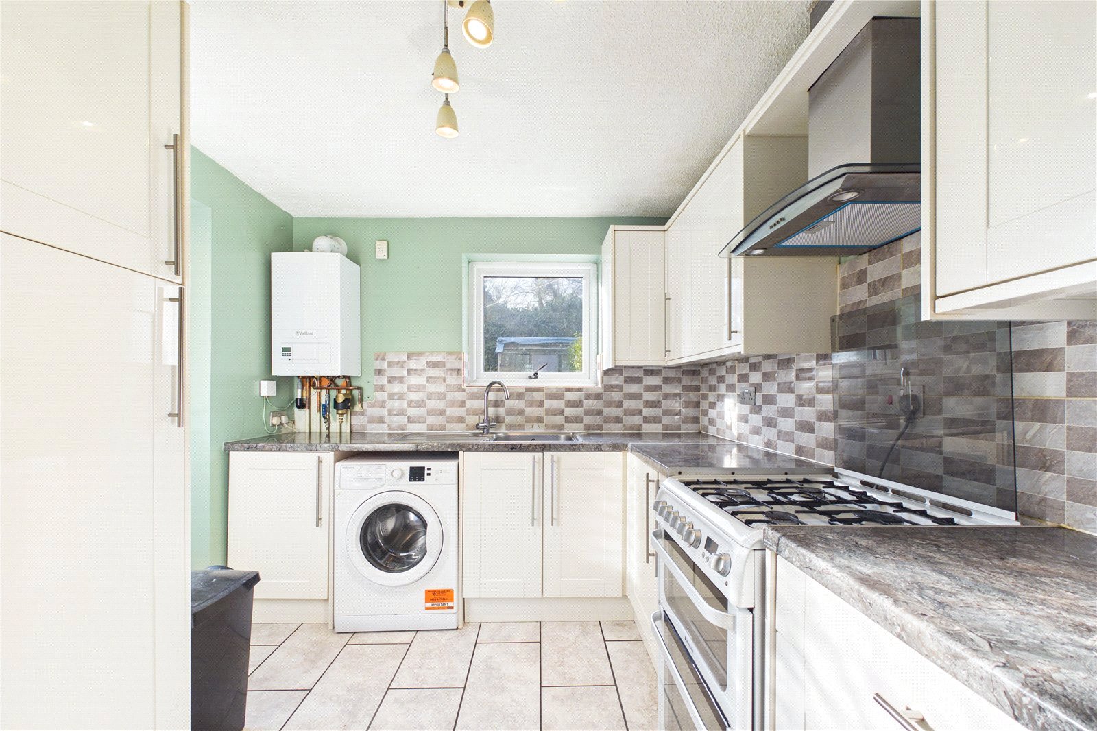 3 bedroom House to let in Tilehurst, Reading