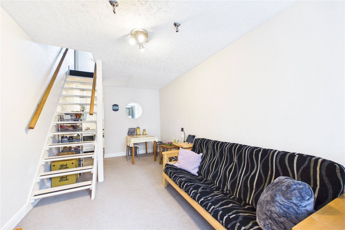 Tenaplas Drive, Upper Basildon, Reading