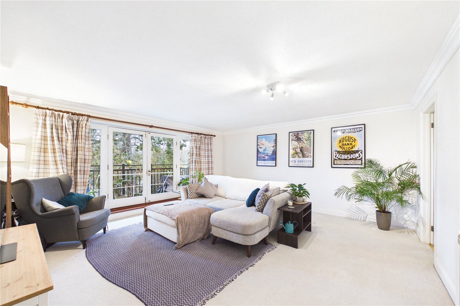 2 bedroom Flat to let in Waterside House, The Wharf, Pangbourne, Reading
