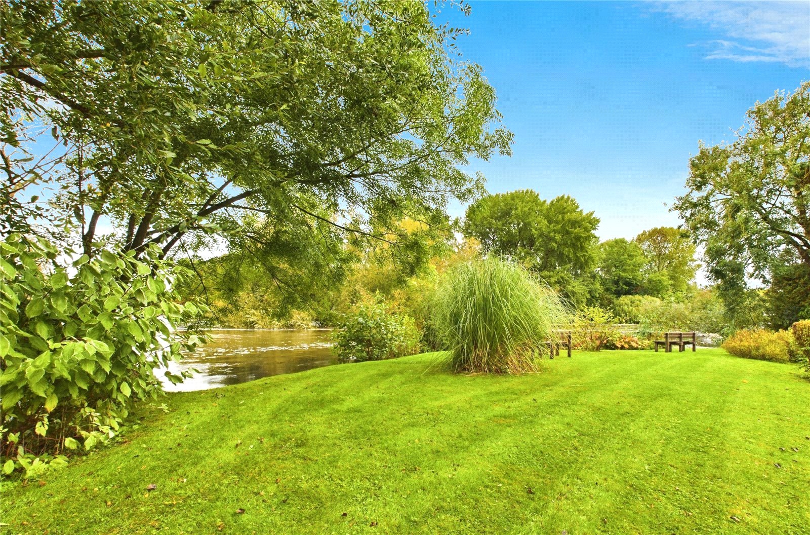 2 bedroom Flat to let in Waterside House, The Wharf, Pangbourne, Reading