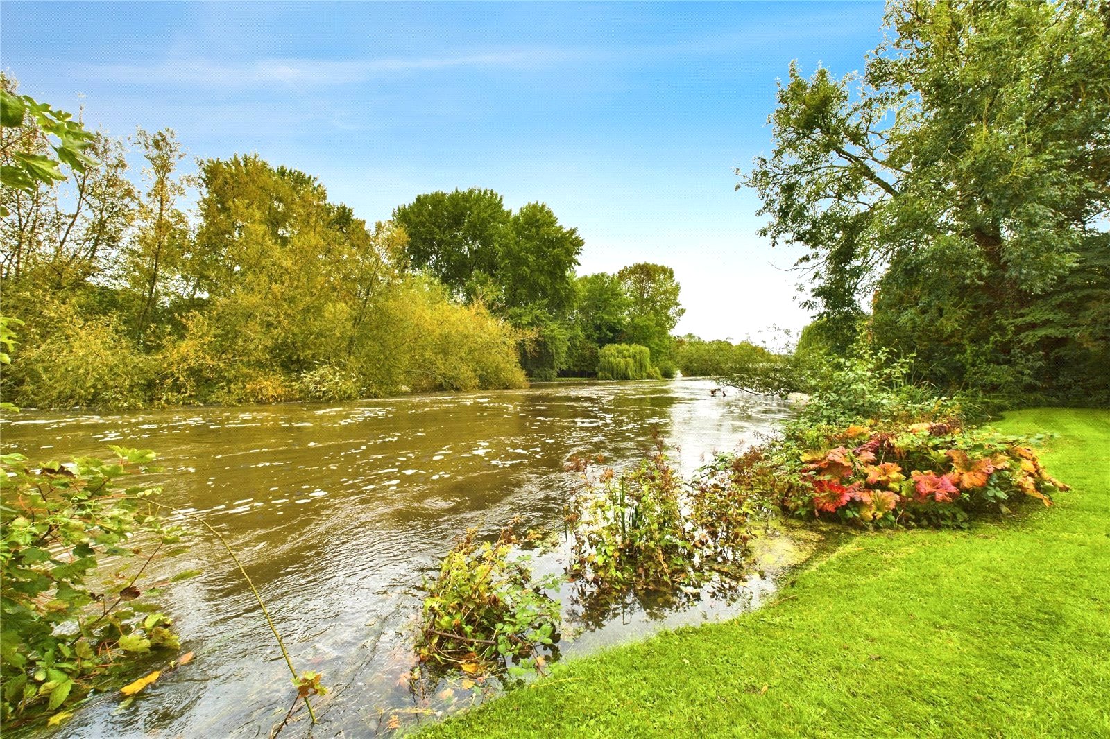 2 bedroom Flat to let in Waterside House, The Wharf, Pangbourne, Reading