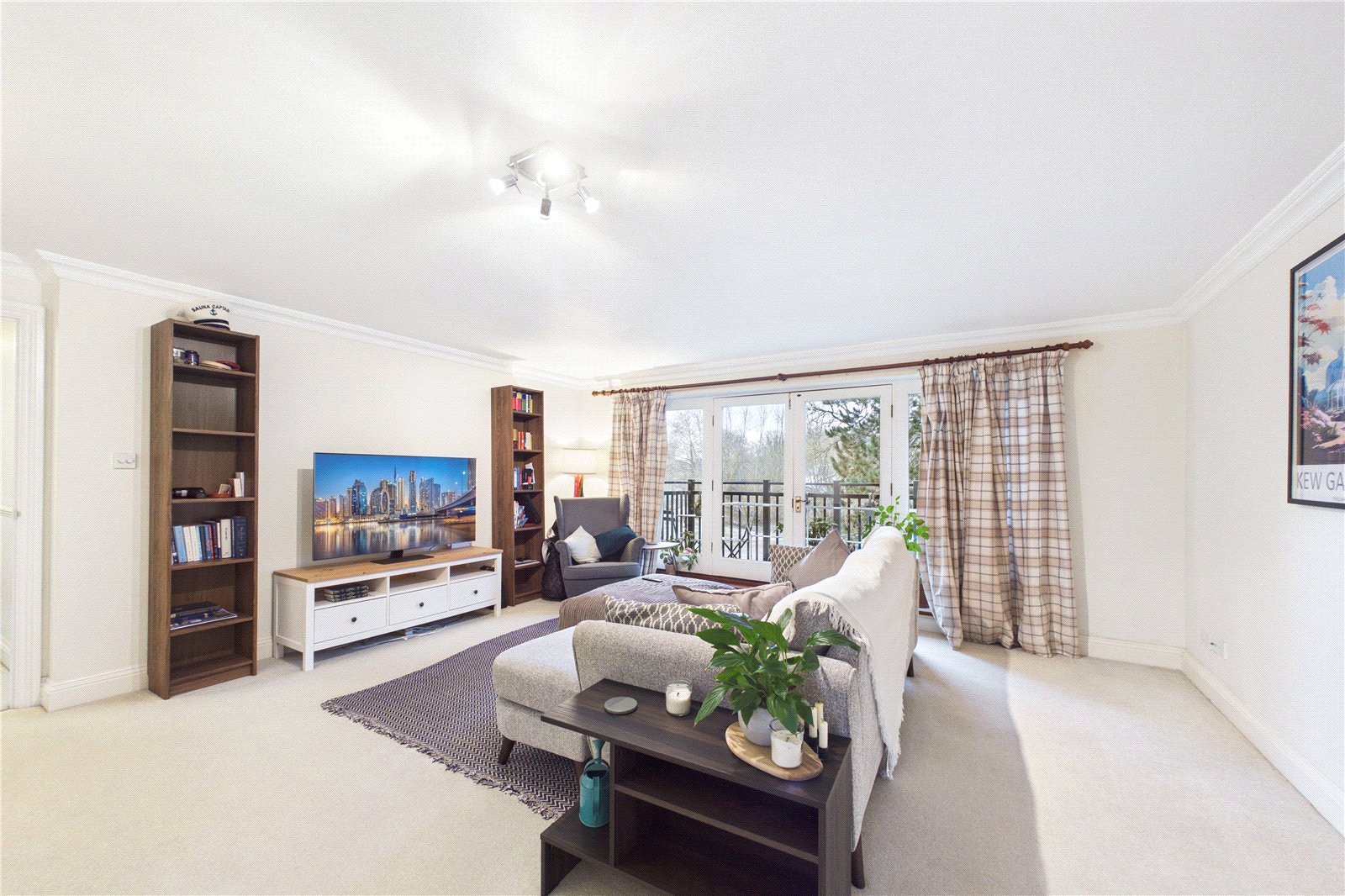 2 bedroom Flat to let in Waterside House, The Wharf, Pangbourne, Reading