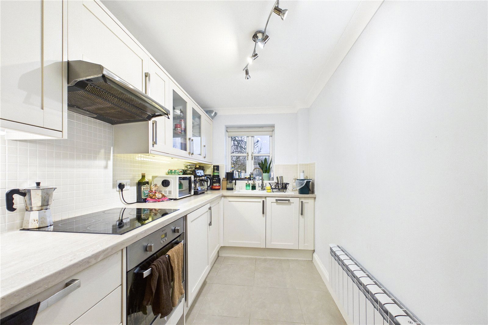 2 bedroom Flat to let in Waterside House, The Wharf, Pangbourne, Reading