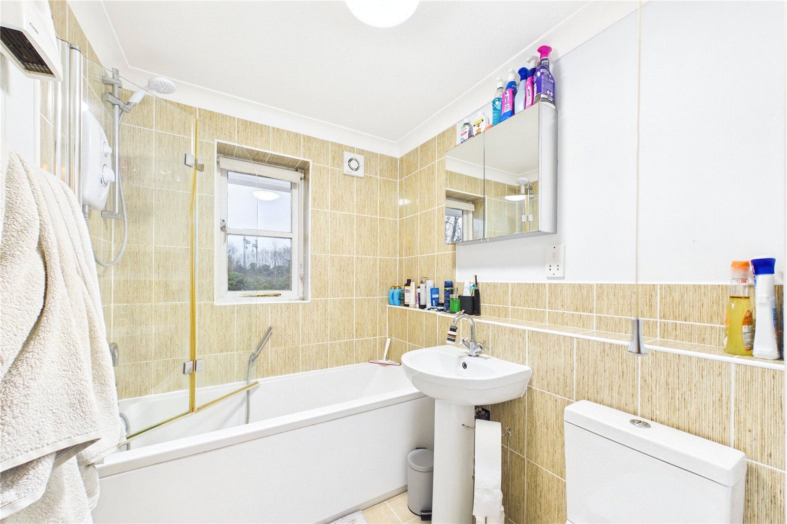2 bedroom Flat to let in Waterside House, The Wharf, Pangbourne, Reading