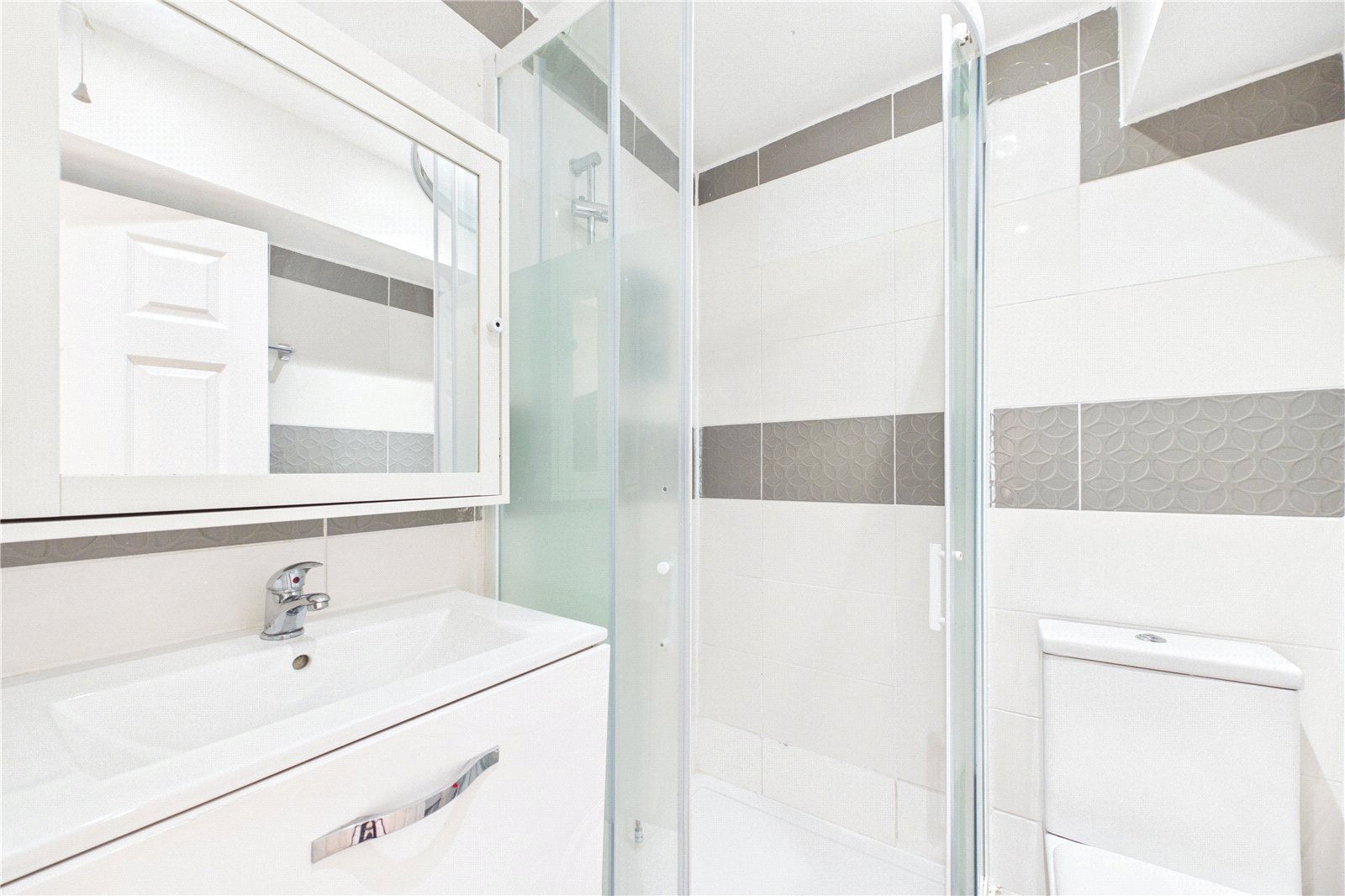 1 bedroom Flat to let in Reading Road, Pangbourne