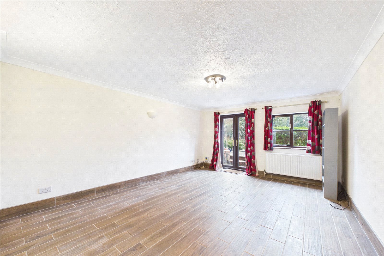 2 bedroom Flat to let in Reading Road, Arborfield, Reading