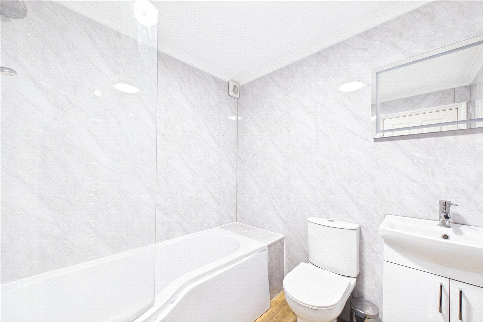 2 bedroom Flat to let in Reading Road, Arborfield, Reading