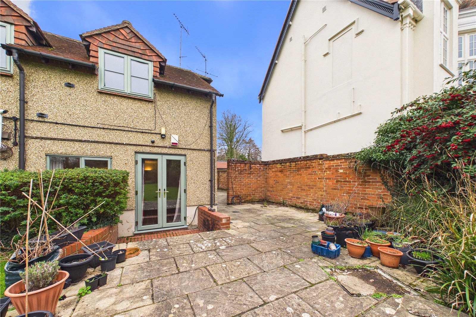 2 bedroom Flat to let in Reading Road, Arborfield, Reading