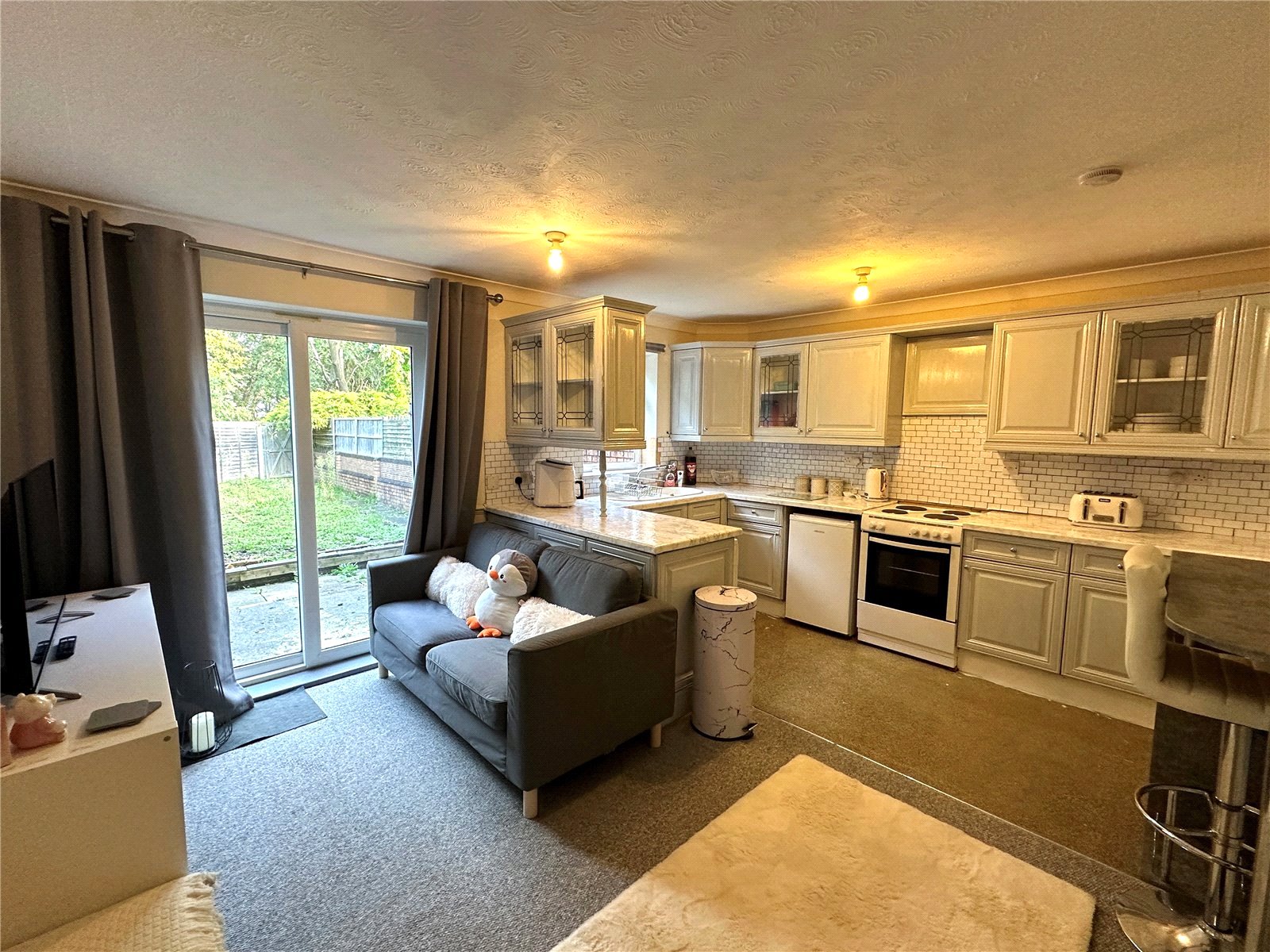 1 bedroom Flat to let in Elvaston Way, 45 Elvaston Way, Tilehurst, Reading