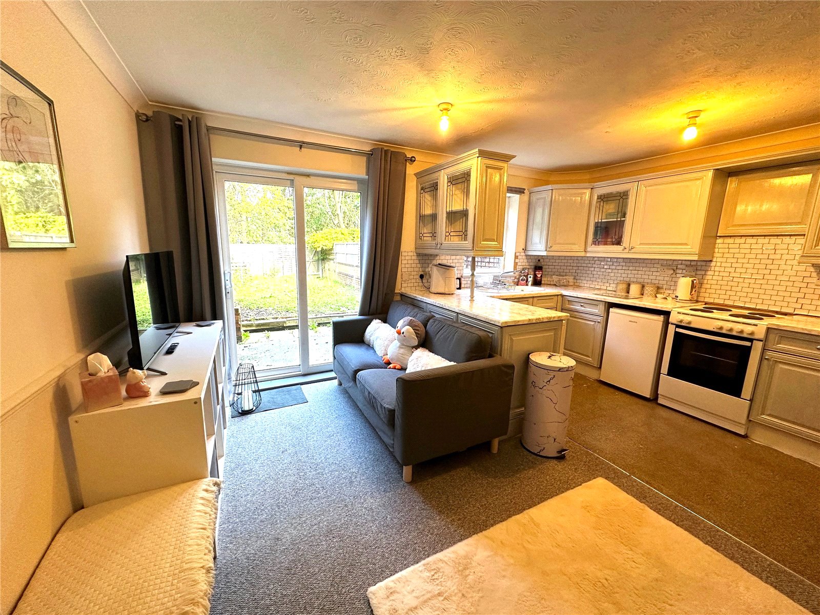 1 bedroom Flat to let in Elvaston Way, 45 Elvaston Way, Tilehurst, Reading