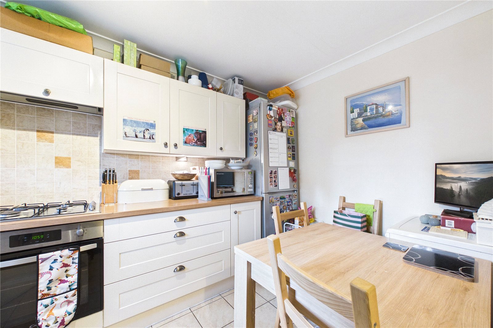 3 bedroom House to let in Voller Drive, Tilehurst, Reading