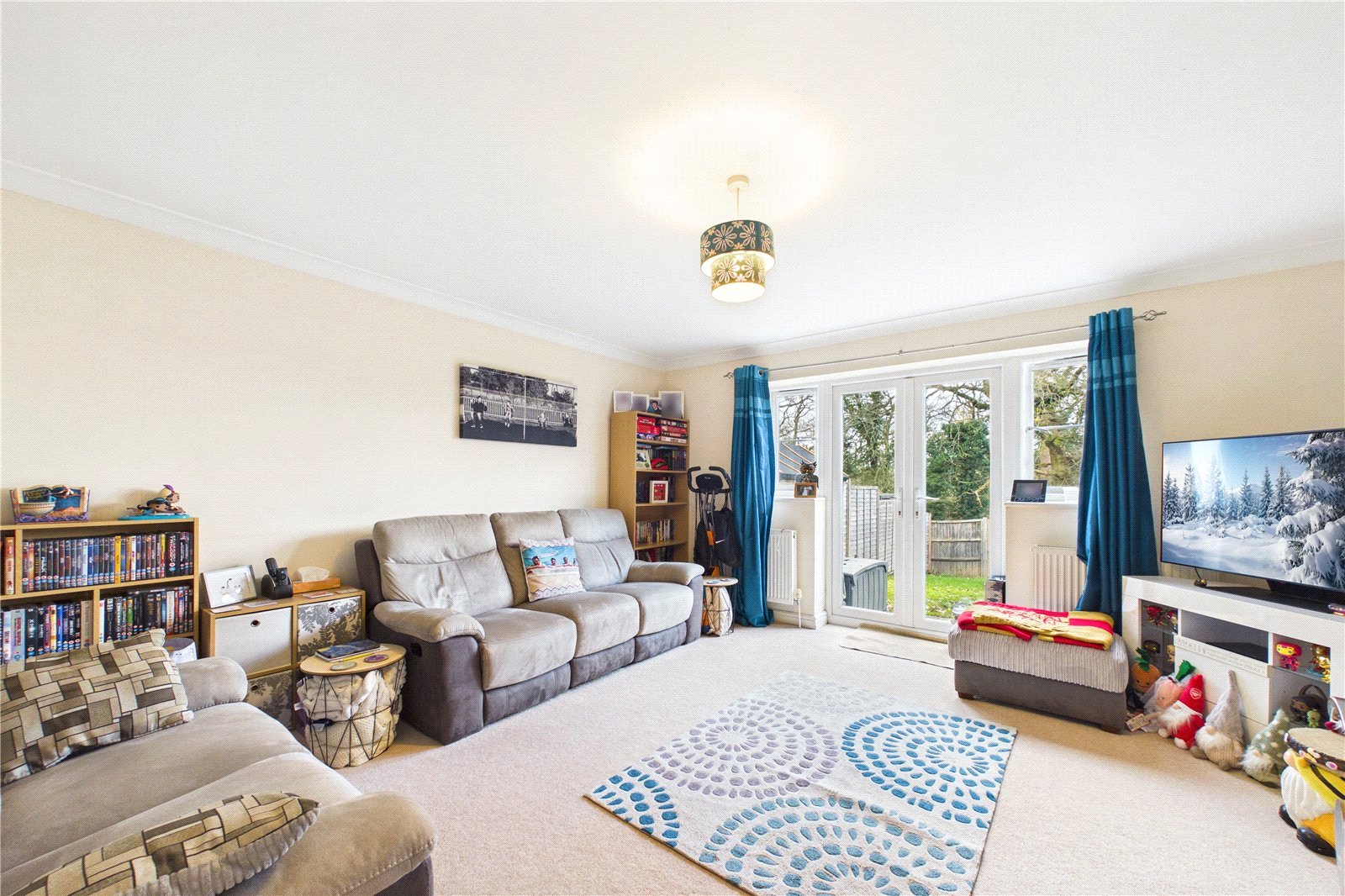 3 bedroom House to let in Voller Drive, Tilehurst, Reading