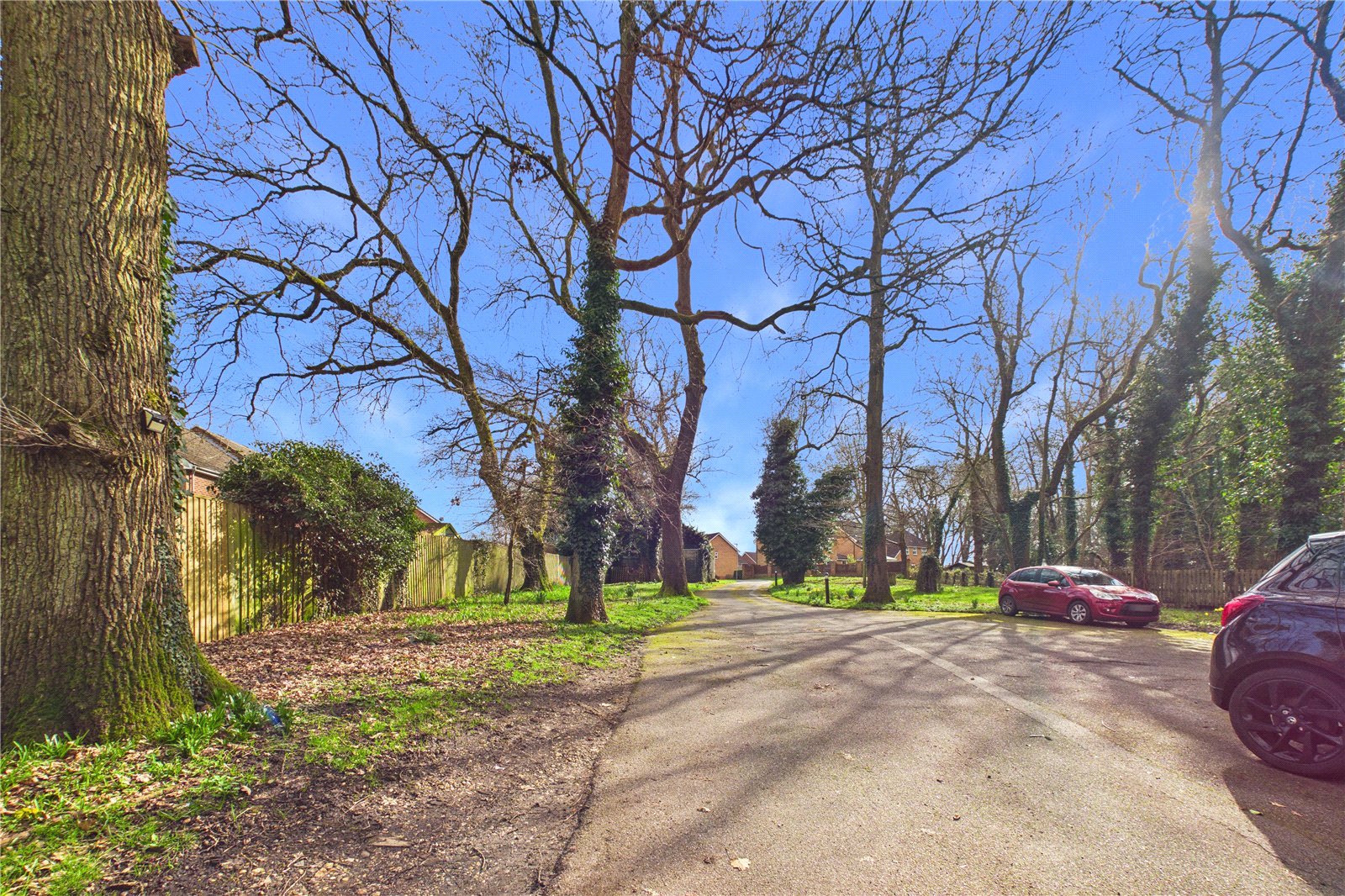 3 bedroom House to let in Voller Drive, Tilehurst, Reading