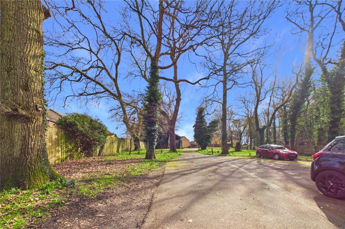 Voller Drive, Tilehurst, Reading