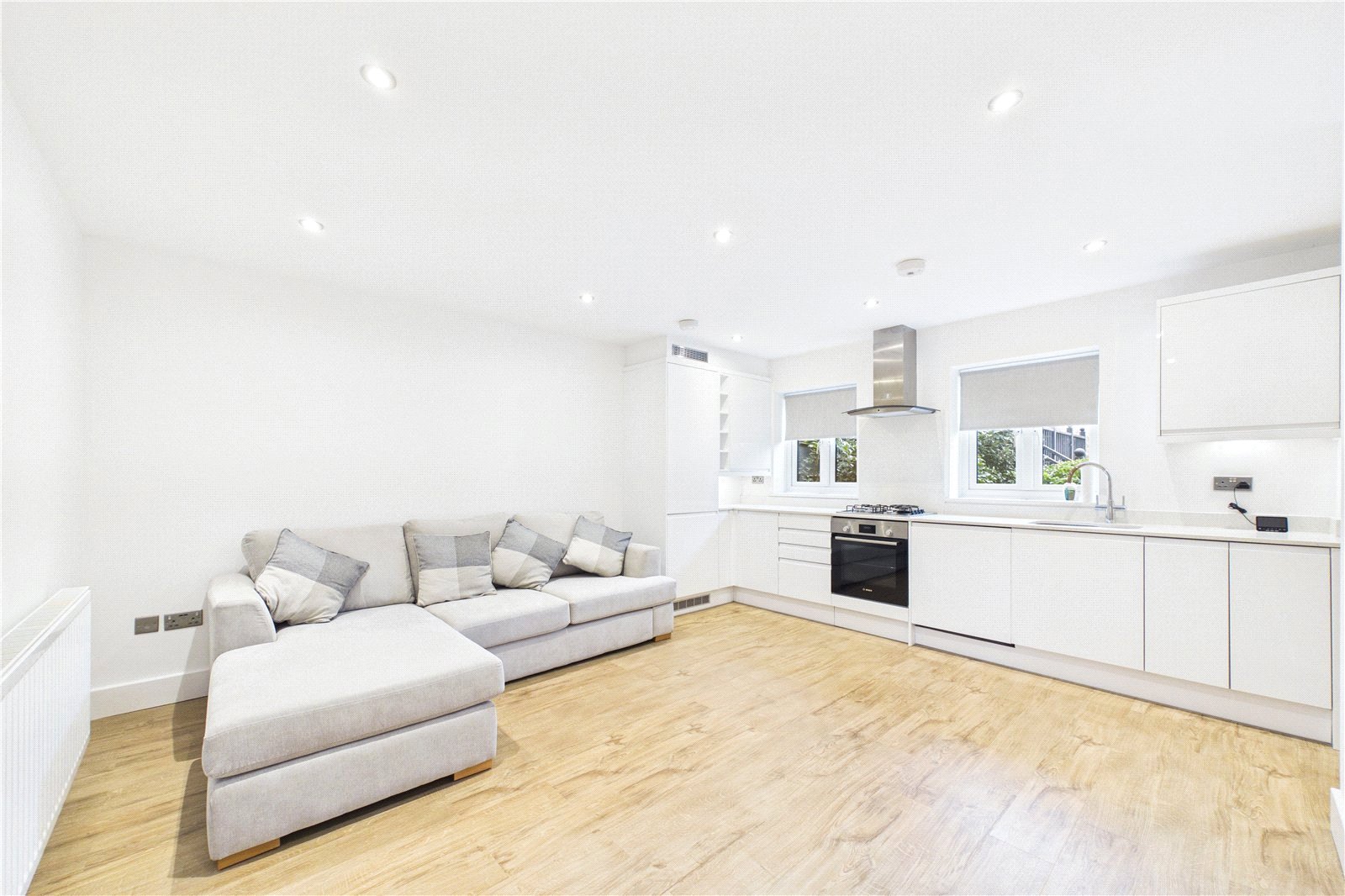 2 bedroom Flat to let in Minchens Court, Minchens Lane, Bramley, Tadley