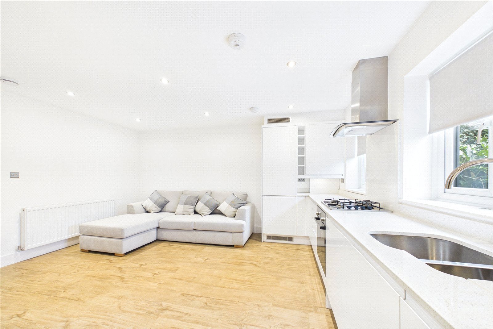 2 bedroom Flat to let in Minchens Court, Minchens Lane, Bramley, Tadley