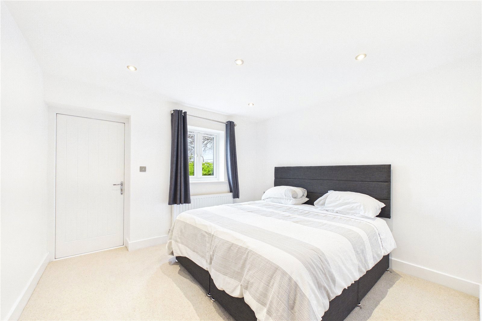 2 bedroom Flat to let in Minchens Court, Minchens Lane, Bramley, Tadley