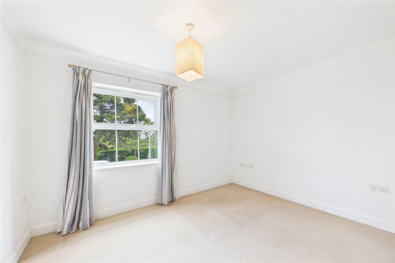 2 bedroom Flat to let in Newbury, Berkshire
