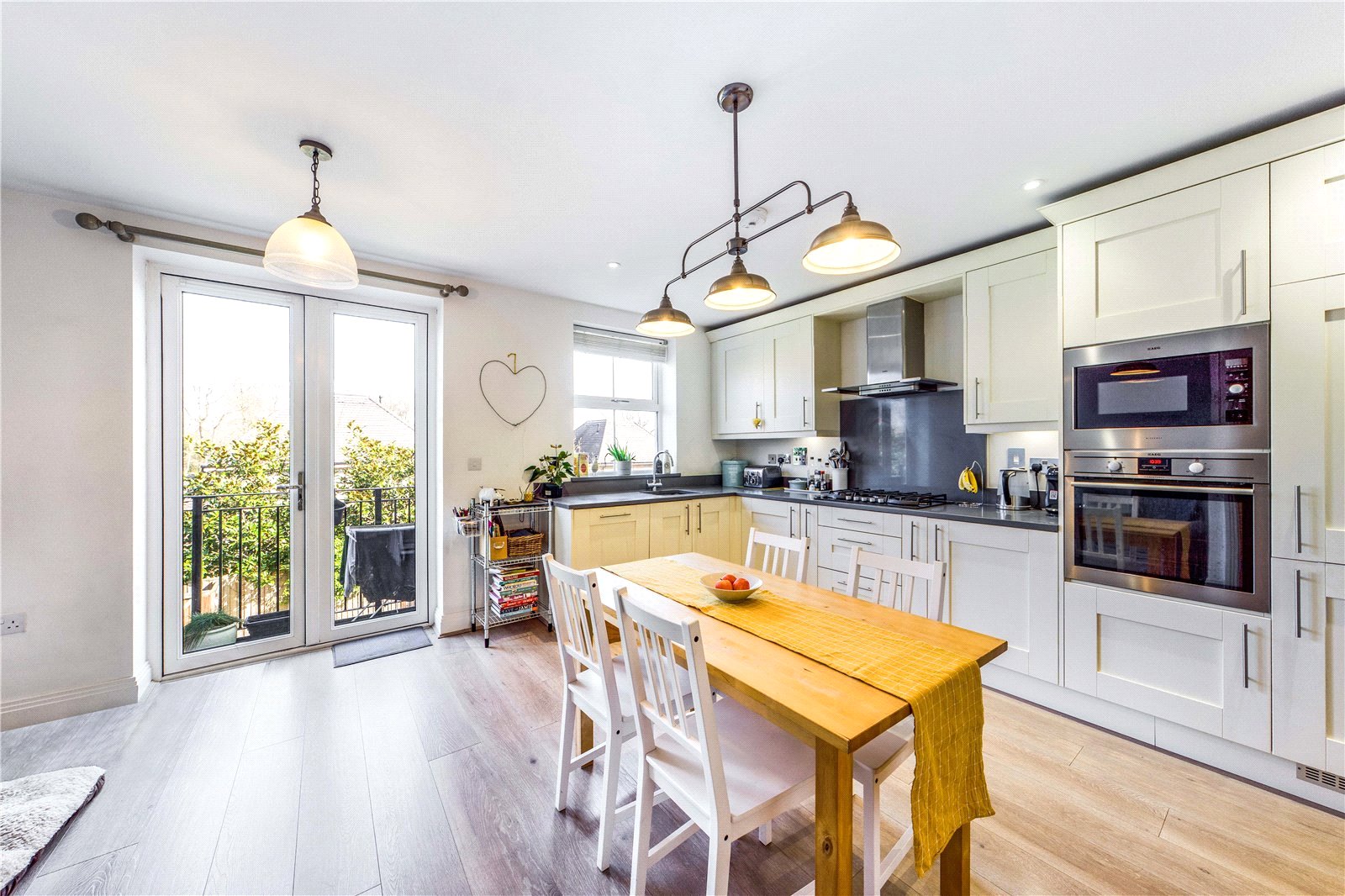 4 bedroom House to let in Tilehurst, Reading, Berkshire