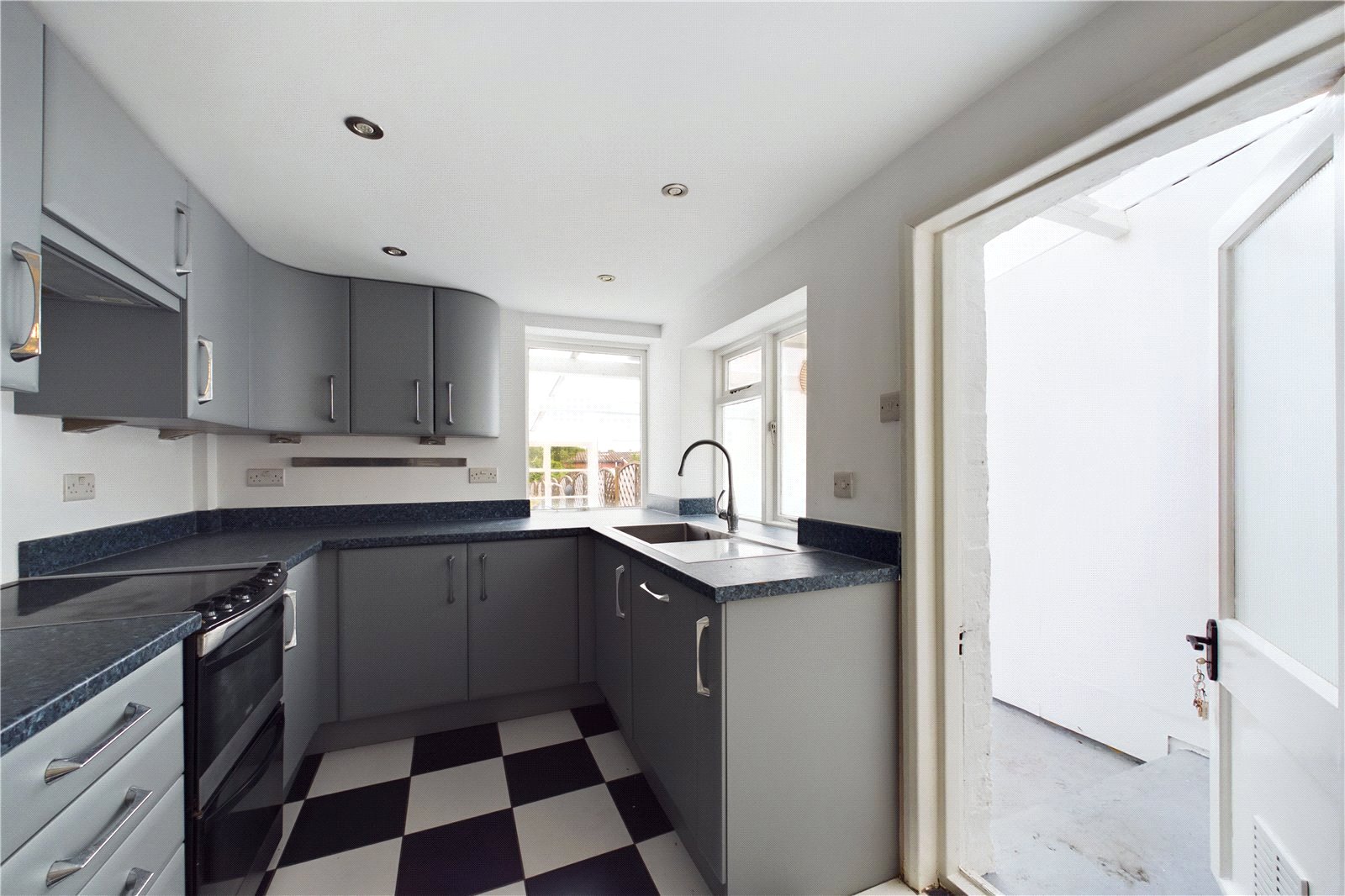 2 bedroom House to let in Newbury, Berkshire