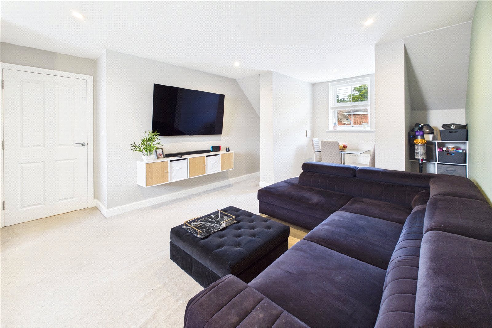 2 bedroom Flat to let in Newbury, Berkshire