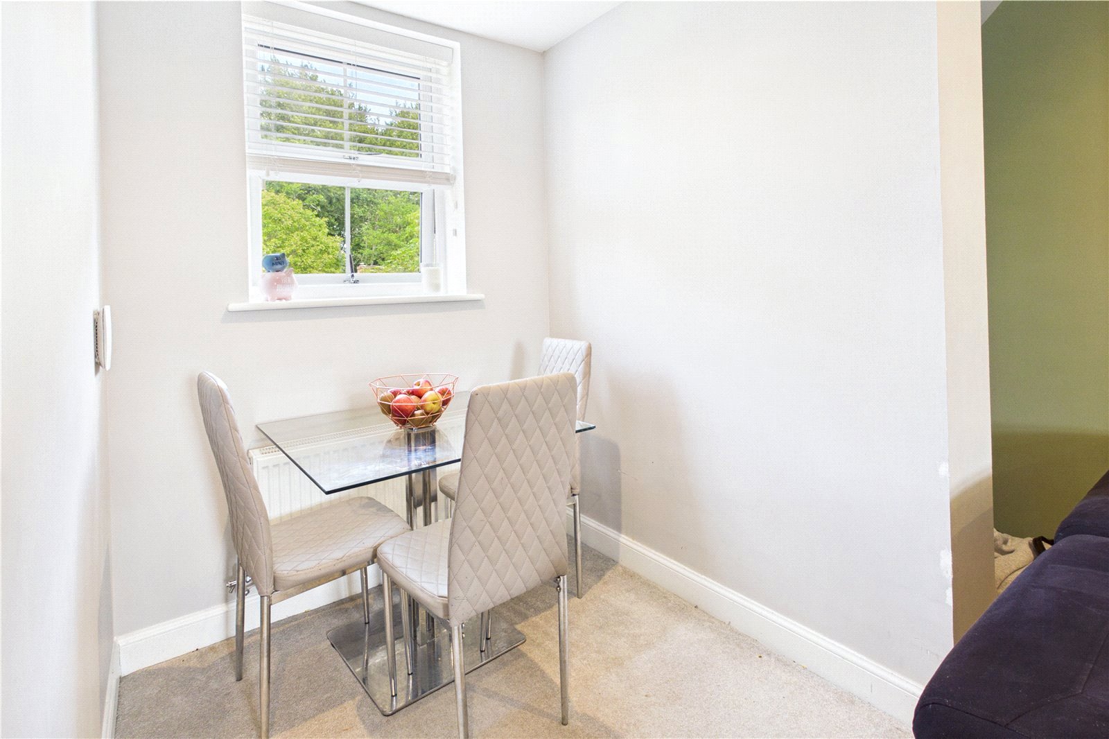 2 bedroom Flat to let in Newbury, Berkshire