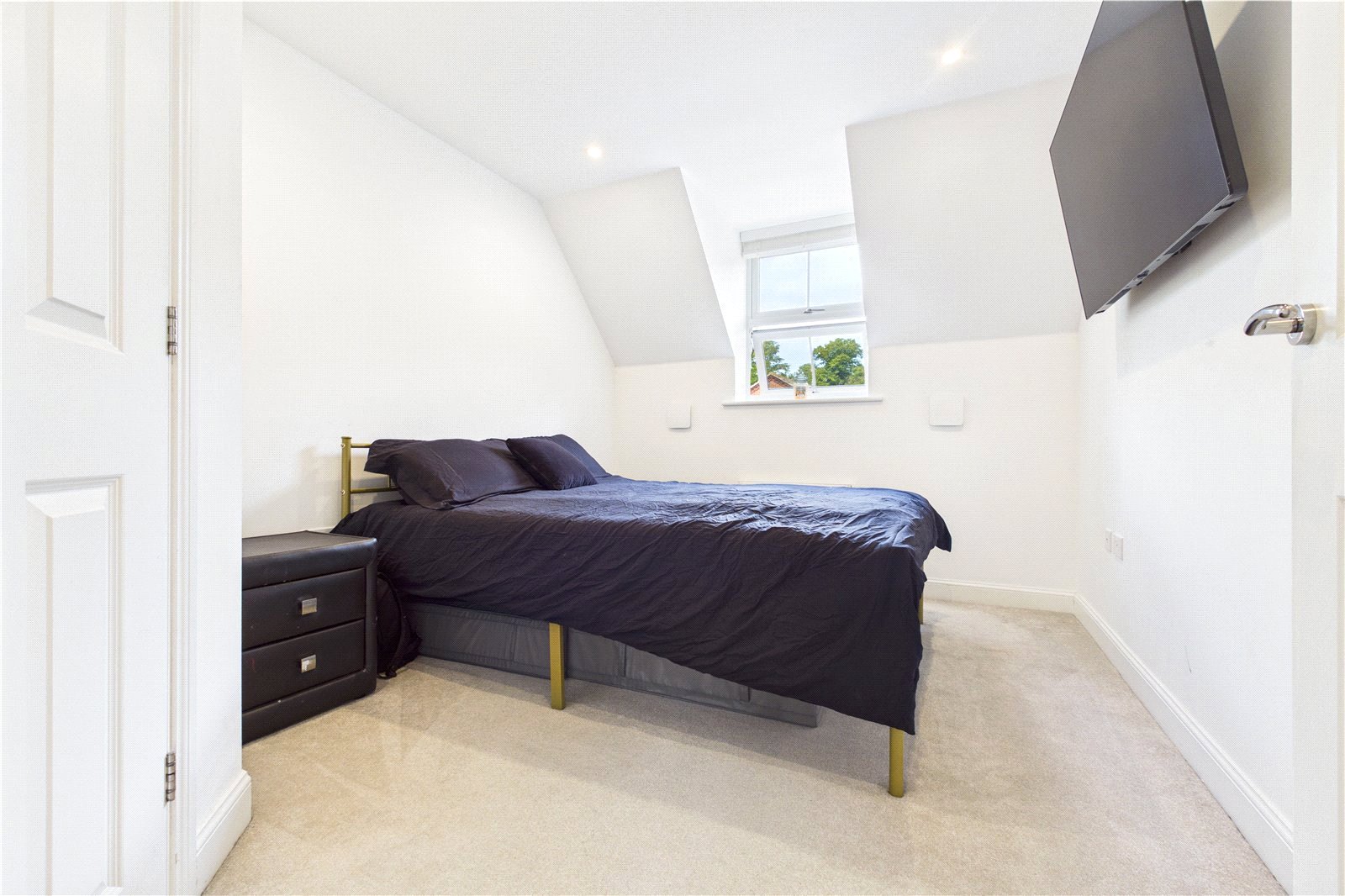 2 bedroom Flat to let in Newbury, Berkshire