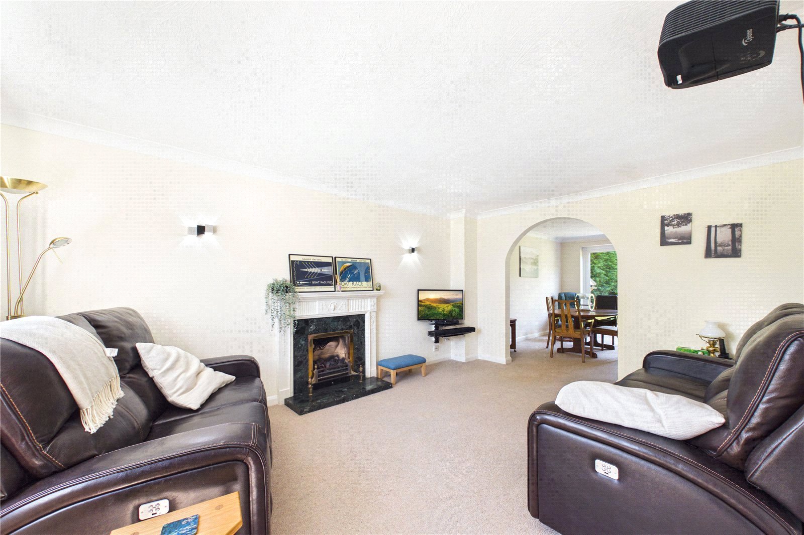 4 bedroom House to let in Calcot, Reading, Berkshire