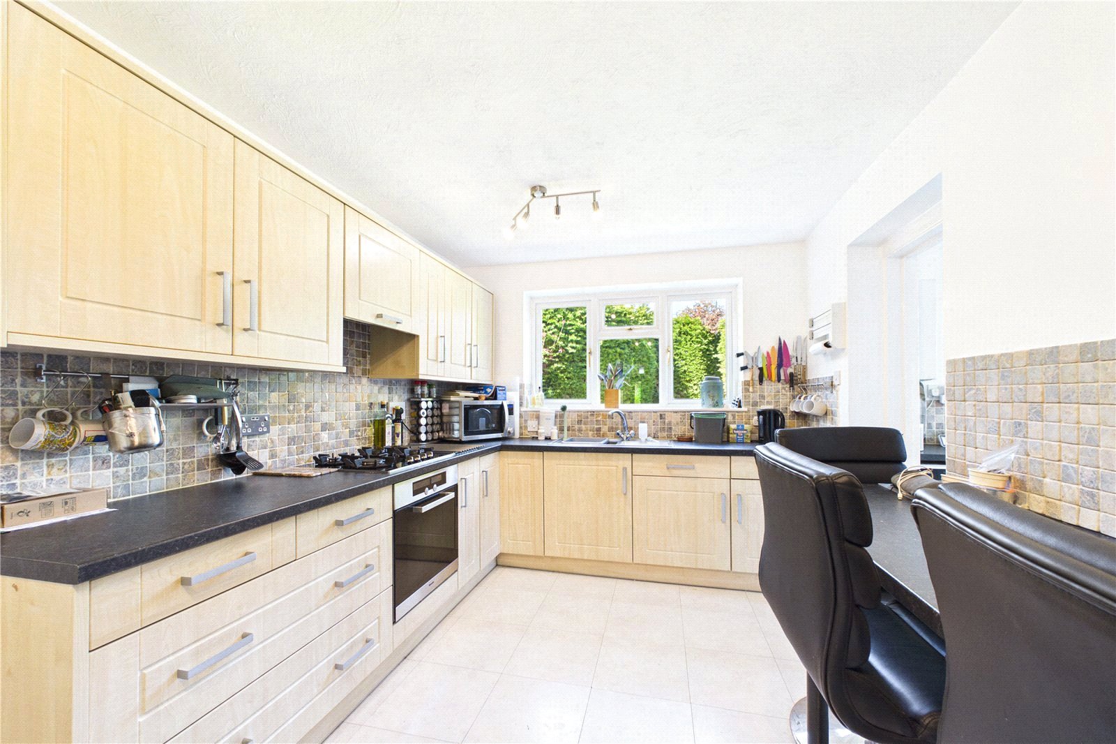 4 bedroom House to let in Calcot, Reading, Berkshire