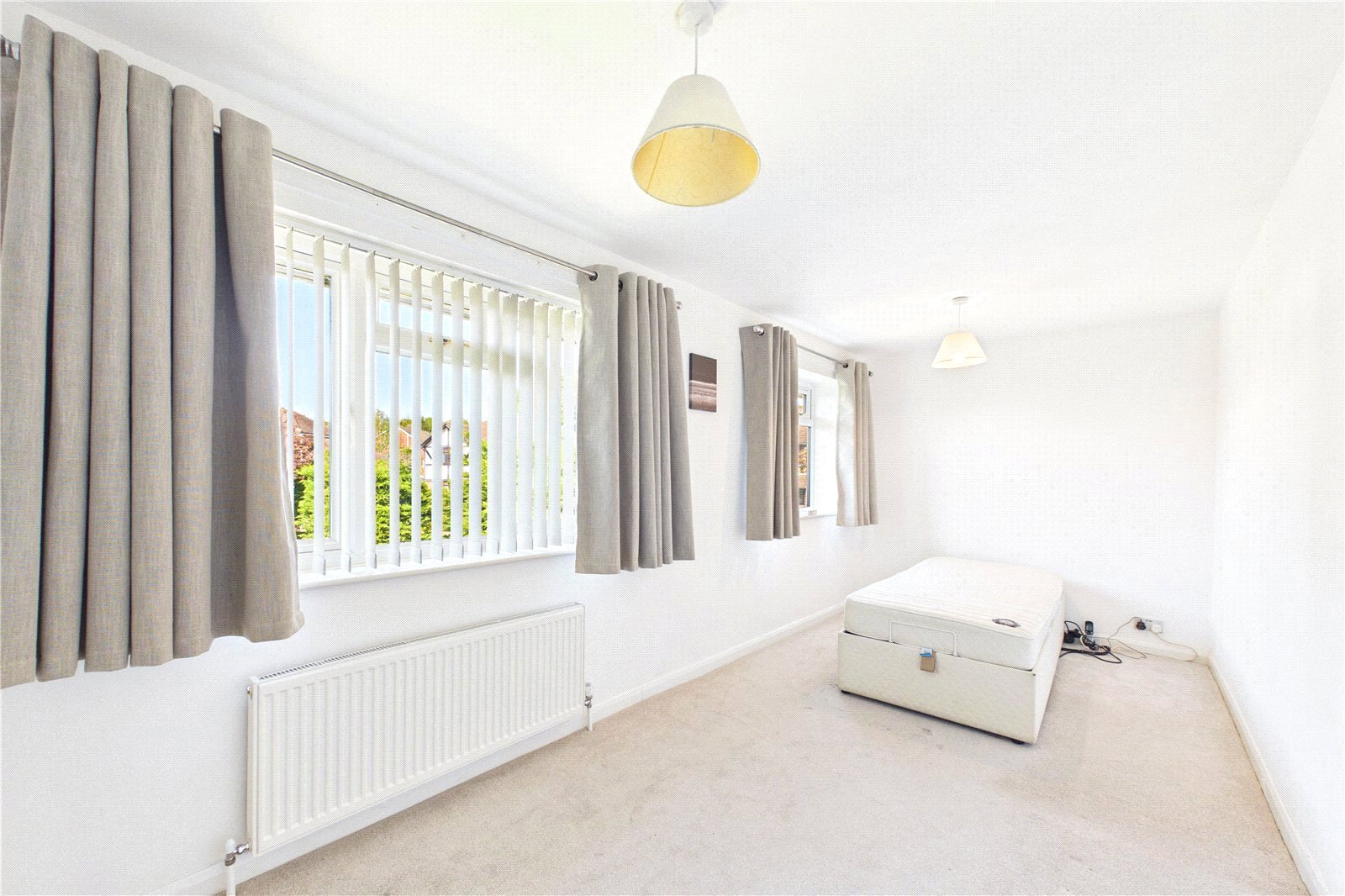 4 bedroom House to let in Calcot, Reading, Berkshire