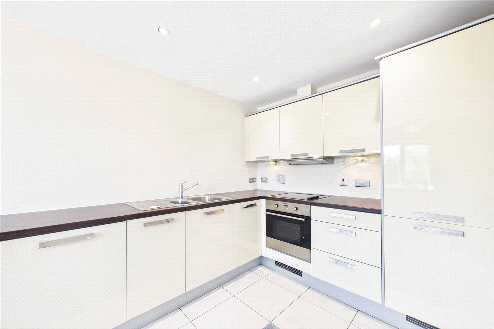 2 bedroom Flat to let in Star Road, Caversham, Reading