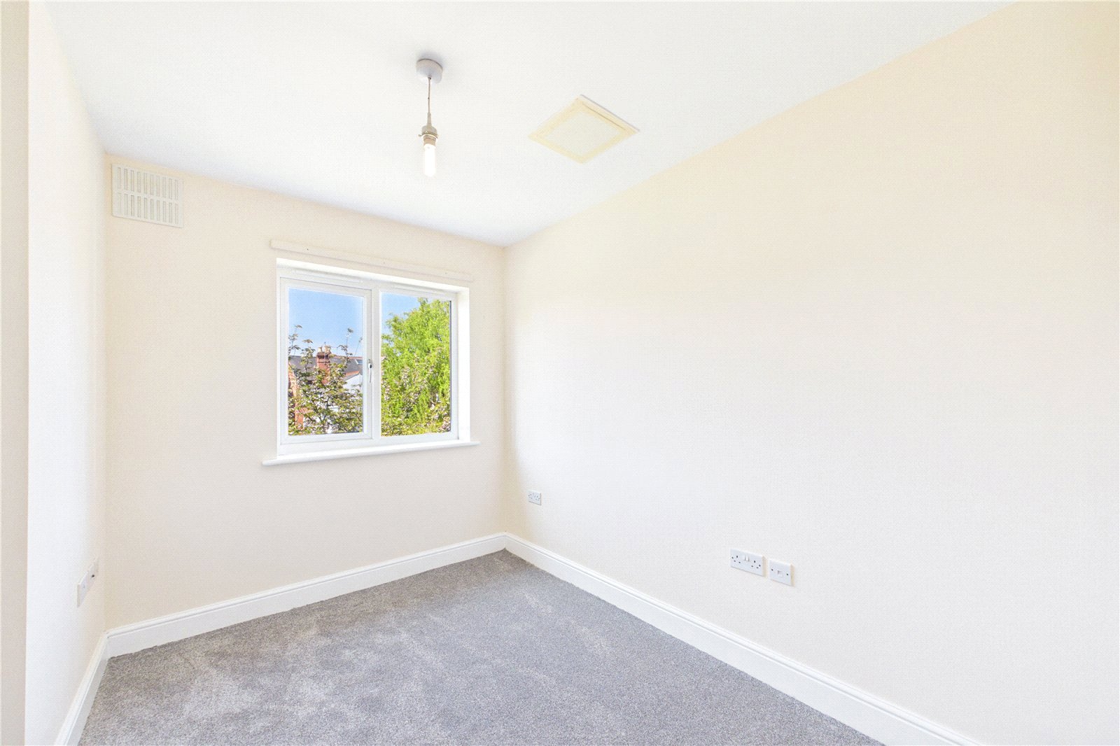 2 bedroom Flat to let in Star Road, Caversham, Reading