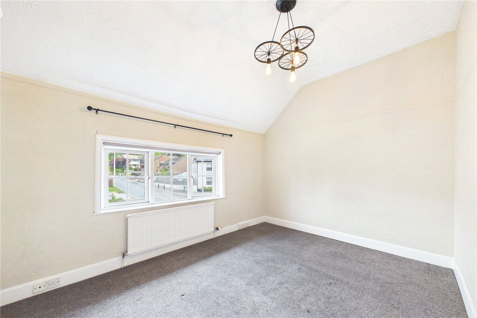 2 bedroom House to let in Bath Road, Woolhampton, Reading