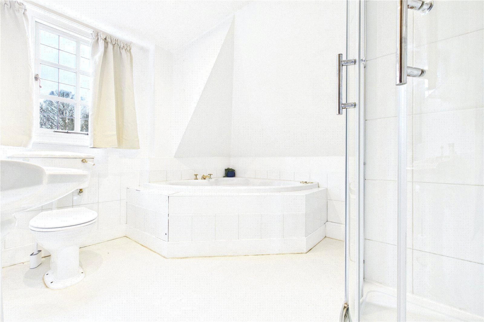 2 bedroom Flat to let in Pangbourne, Reading, Berkshire