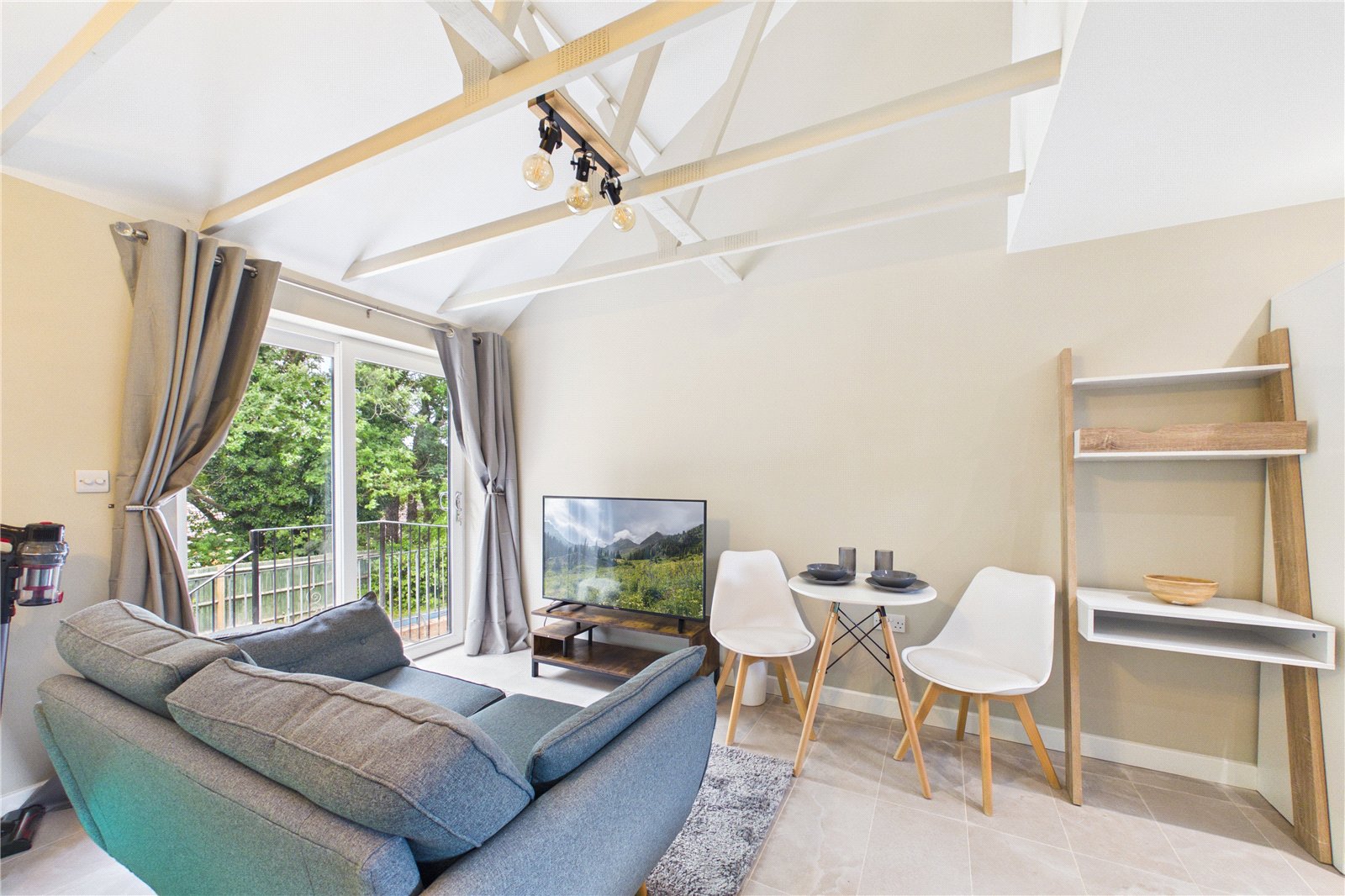 1 bedroom Flat to let in Tilehurst, Reading