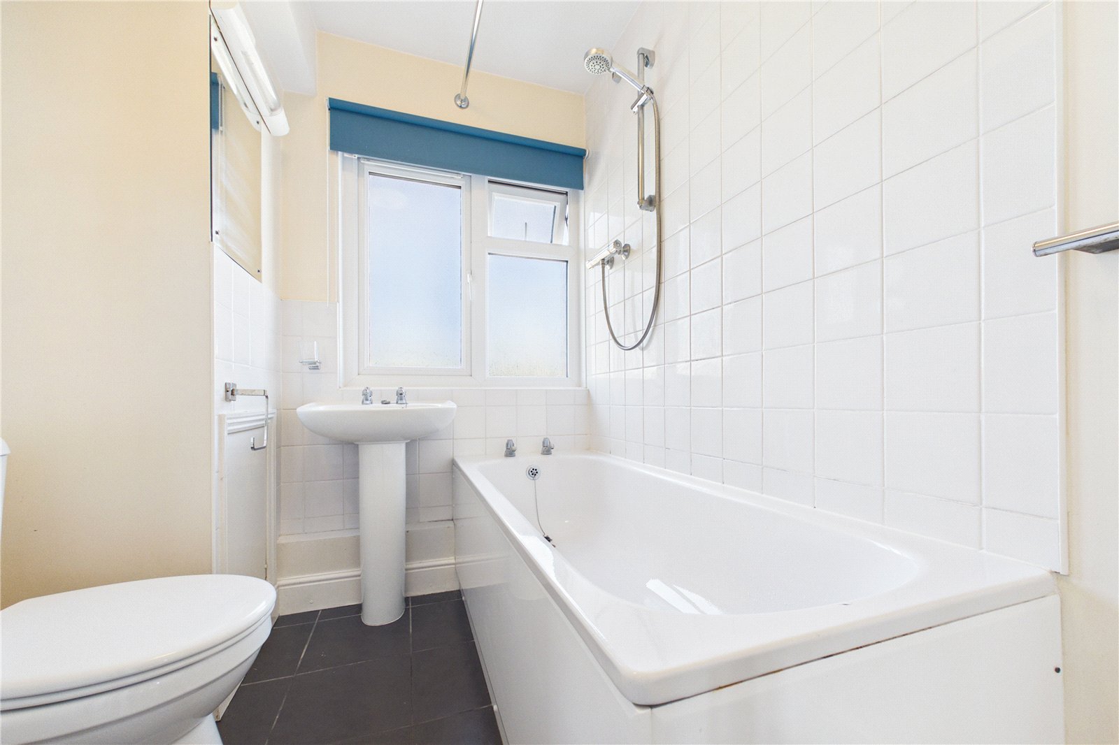 2 bedroom Flat to let in The Meadway, Tilehurst, Reading