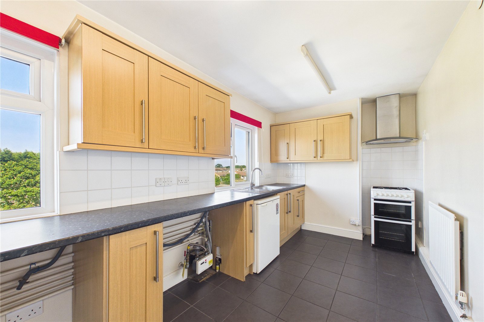 2 bedroom Flat to let in The Meadway, Tilehurst, Reading