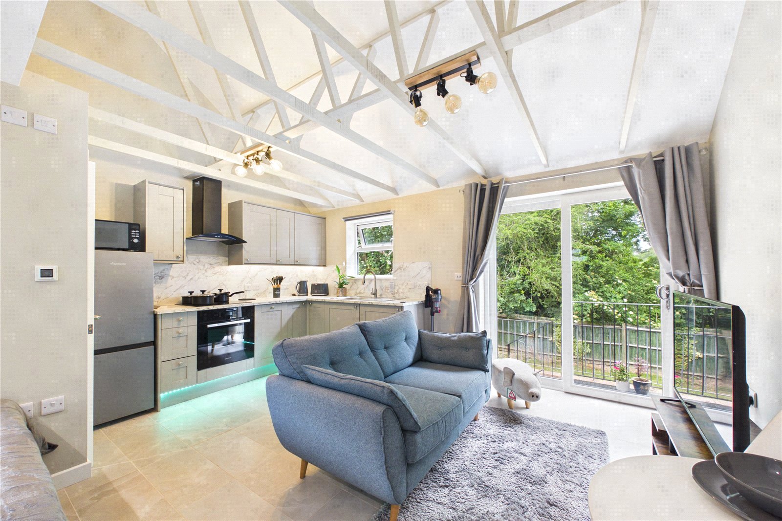 1 bedroom Flat to let in Clay Close, Tilehurst, Reading