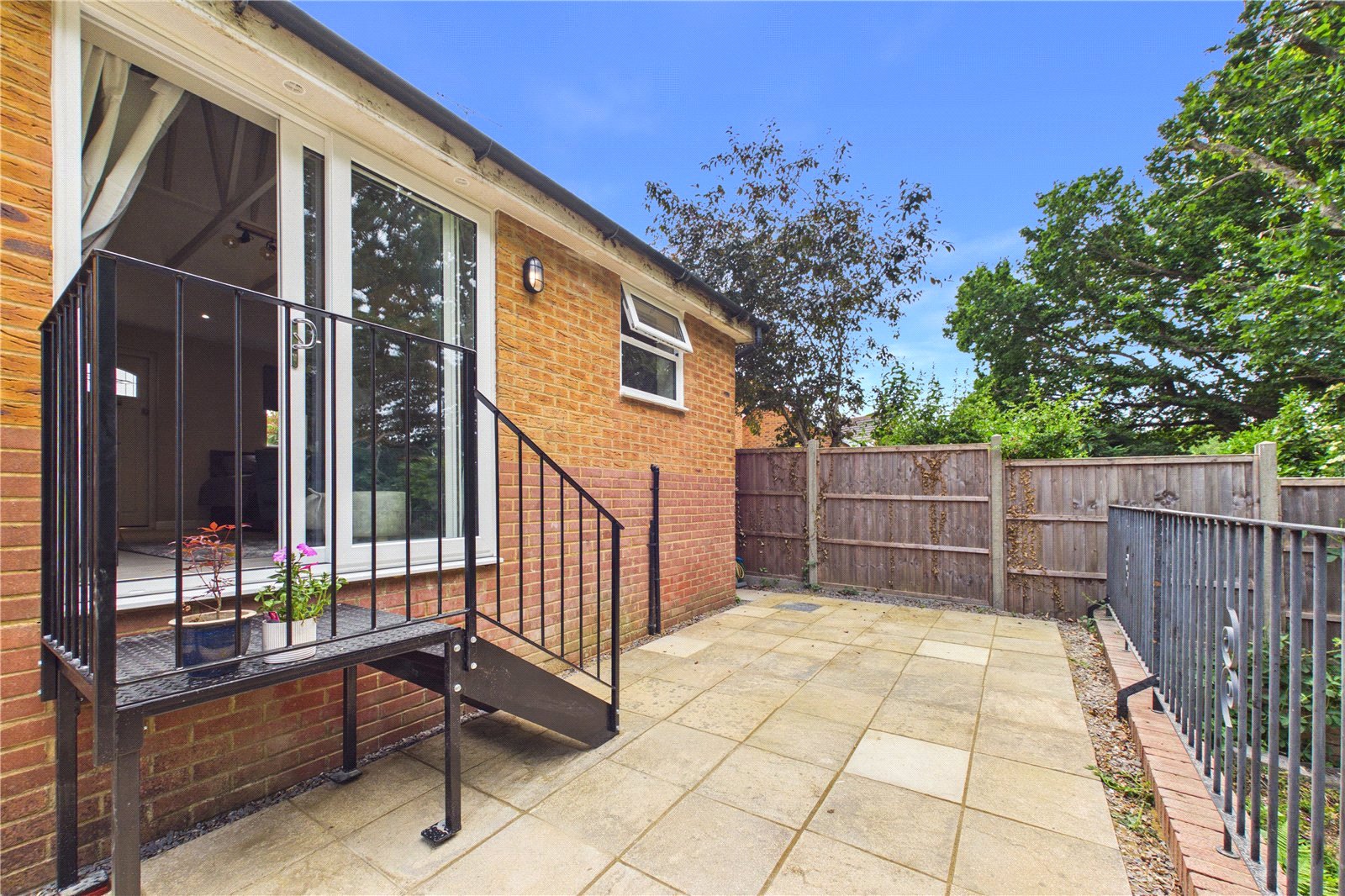 1 bedroom Flat to let in Clay Close, Tilehurst, Reading