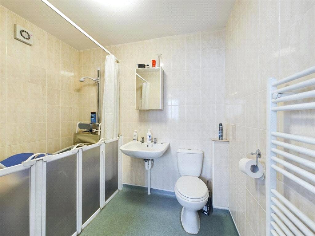 5 bedroom House to let in Reading, Berkshire