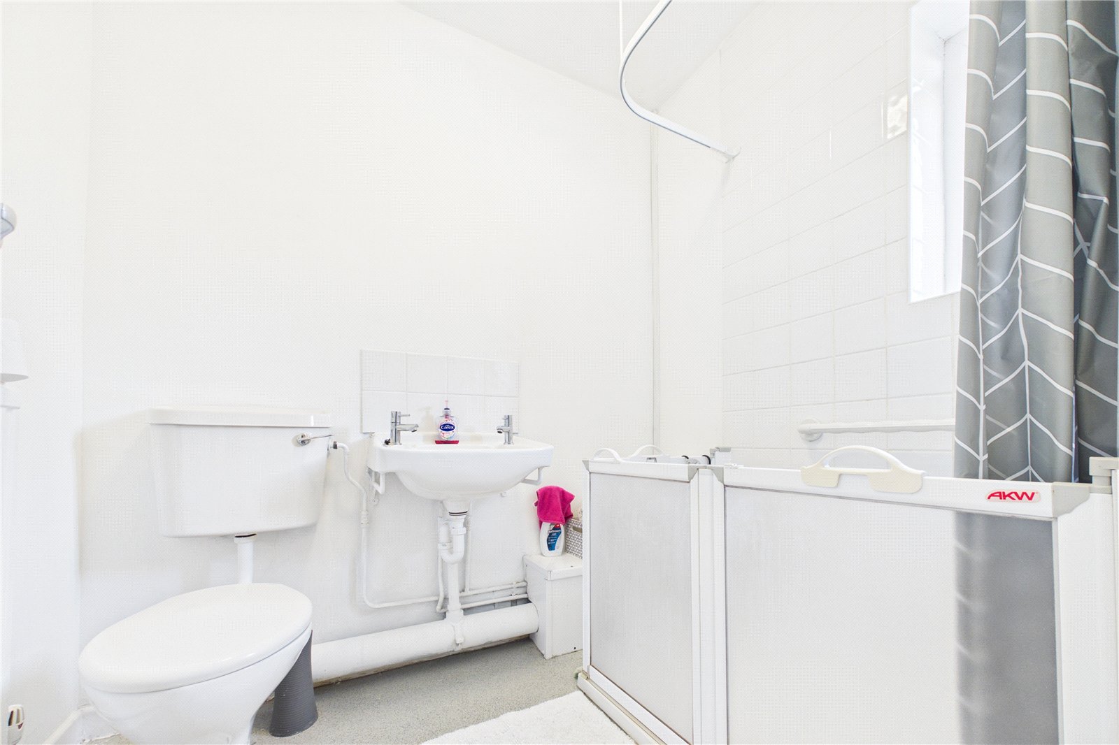 3 bedroom Bungalow to let in Burghfield Common, Reading, Berkshire