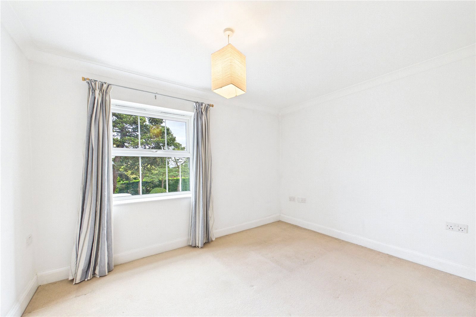 2 bedroom Flat to let in Newbury, Berkshire