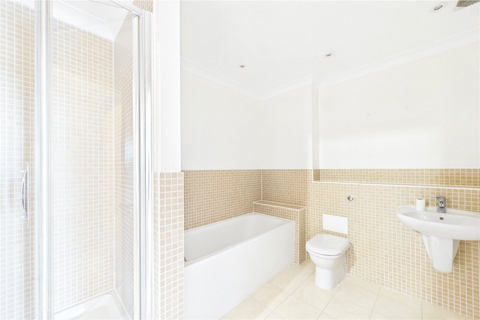 2 bedroom Flat to let in Newbury, Berkshire