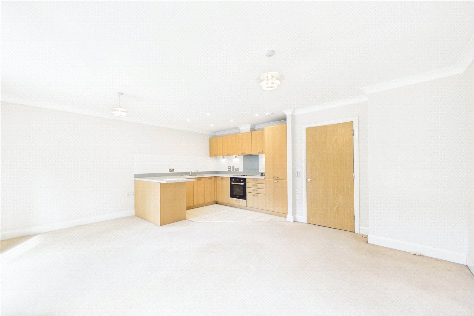 2 bedroom Flat to let in Newbury, Berkshire