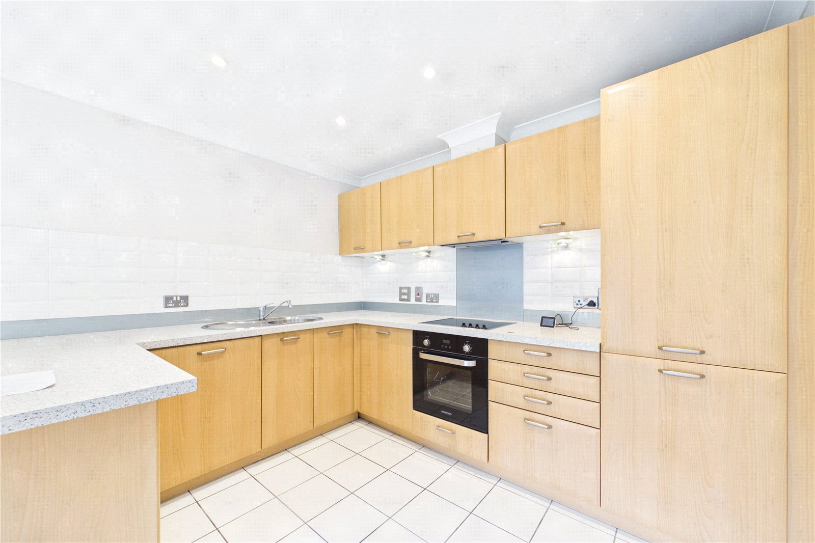 2 bedroom Flat to let in Newbury, Berkshire
