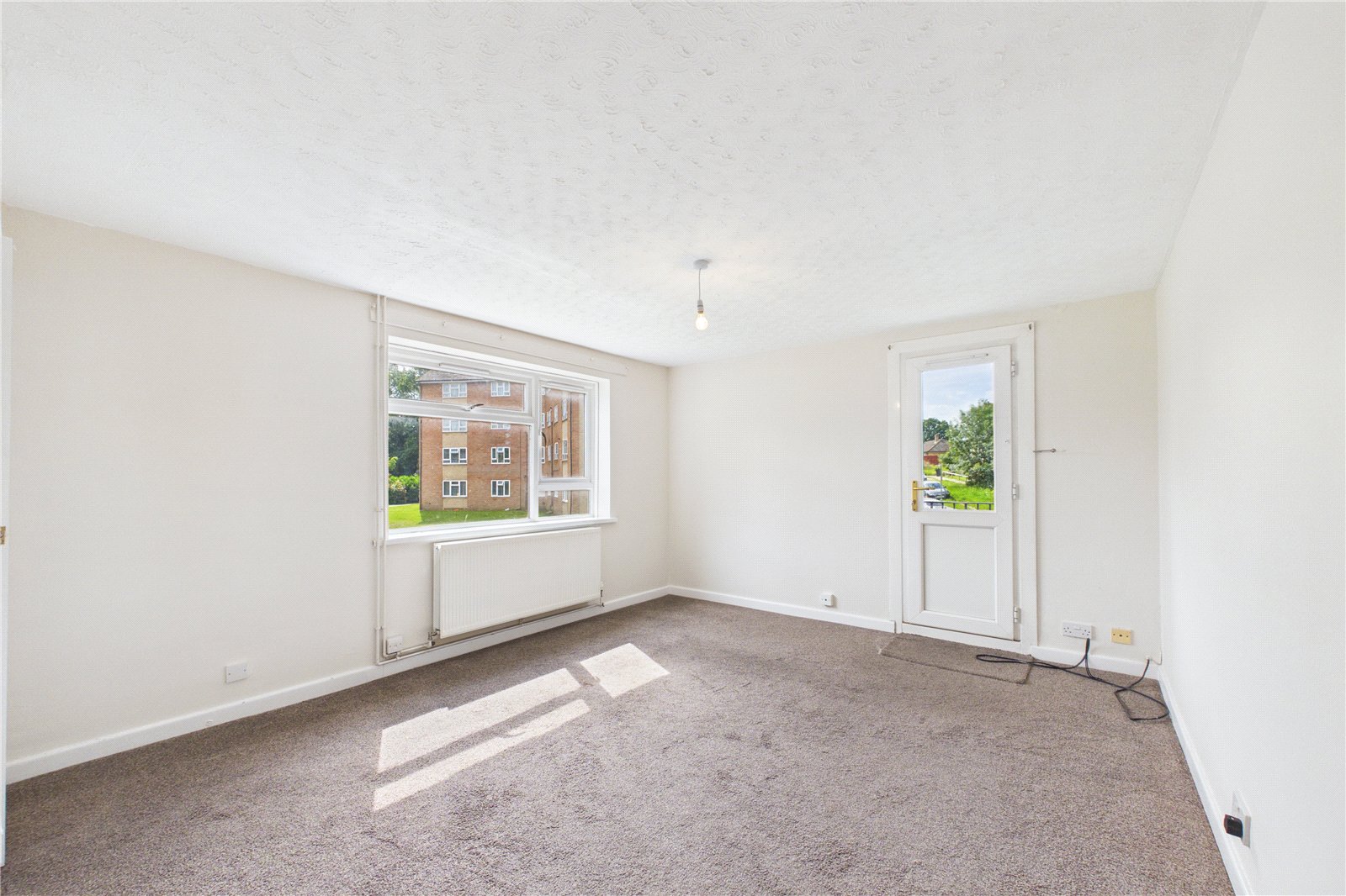2 bedroom Flat to let in Burghfield Common, Reading, Berkshire