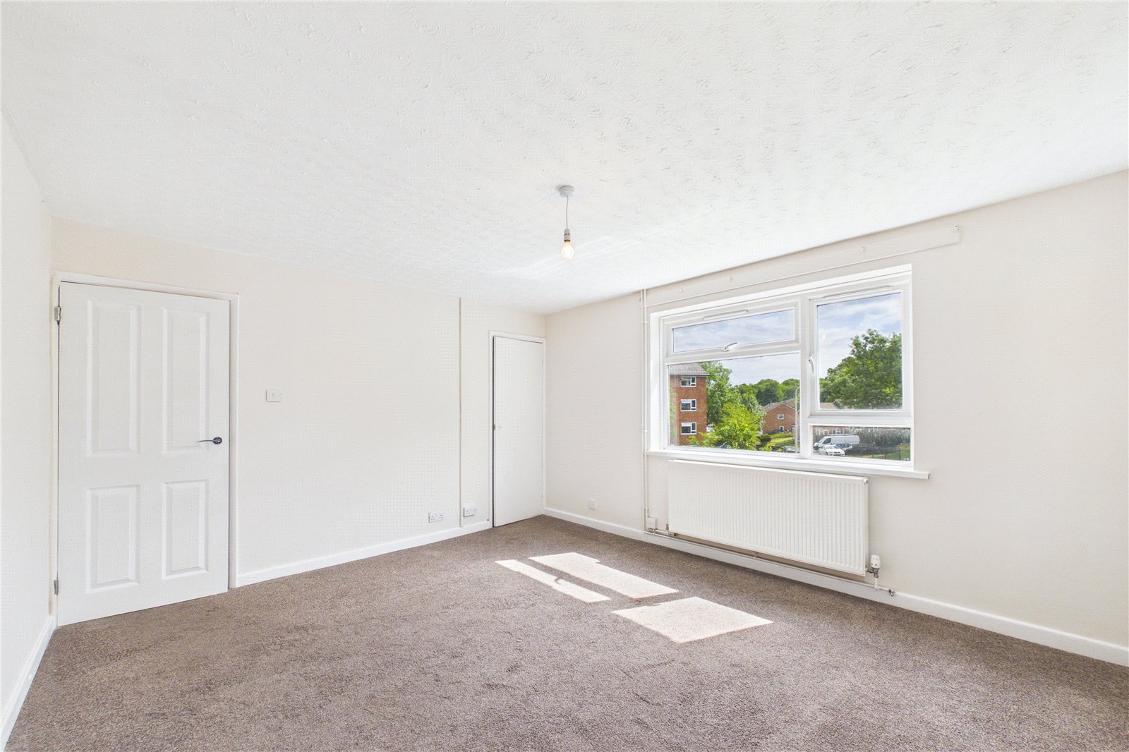 2 bedroom Flat to let in Burghfield Common, Reading, Berkshire