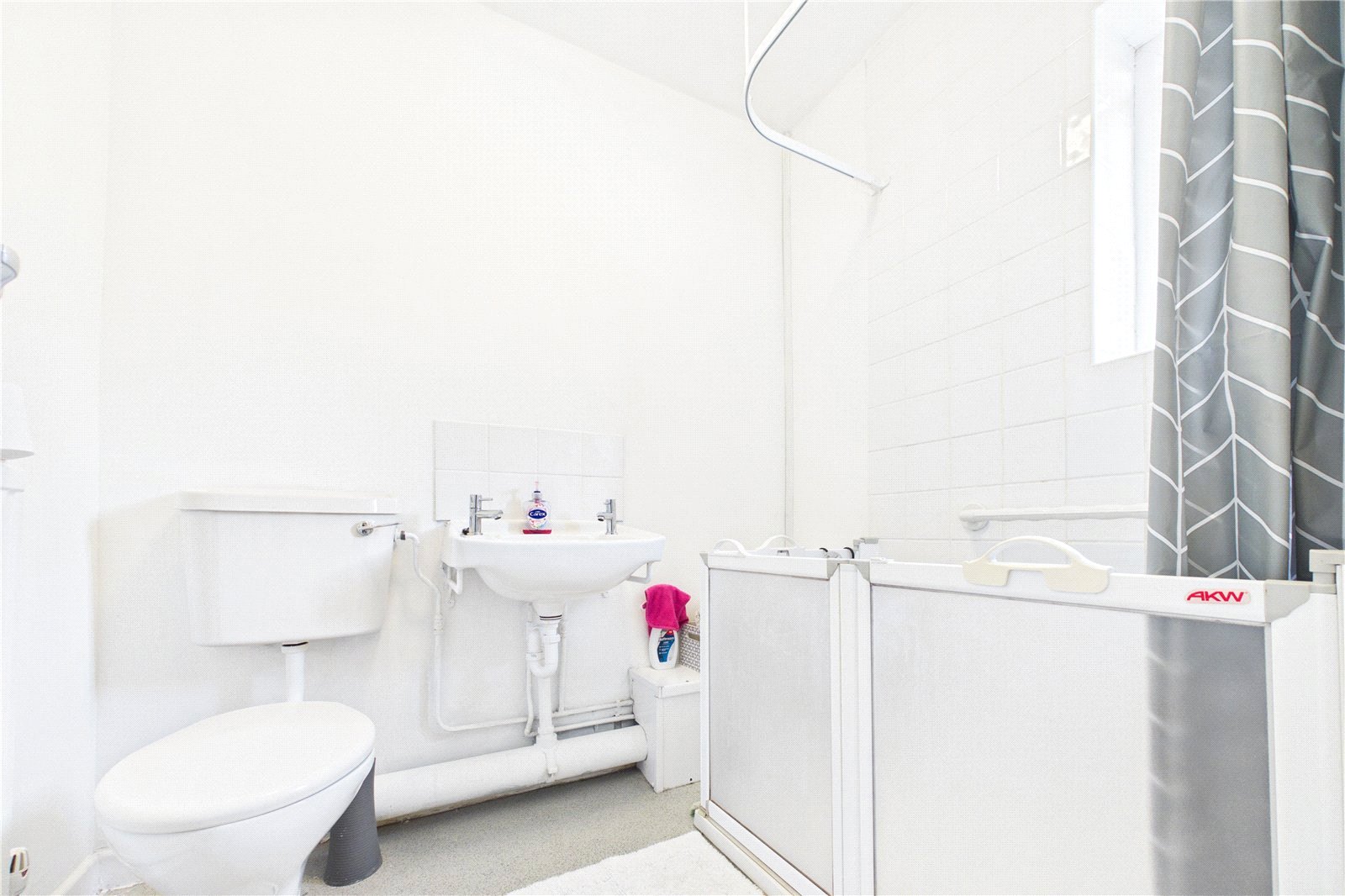 3 bedroom Bungalow to let in Burghfield Common, Reading, Berkshire