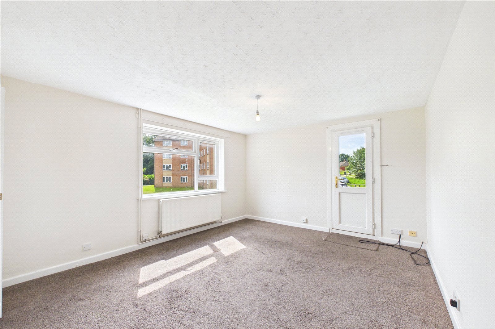 2 bedroom Flat to let in Burghfield Common, Reading, Berkshire